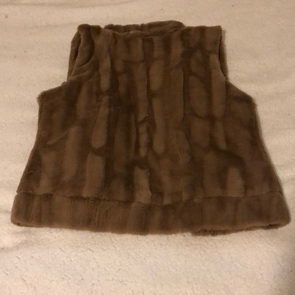 🍂Faux fur vest🍂 - Picture 4 of 4